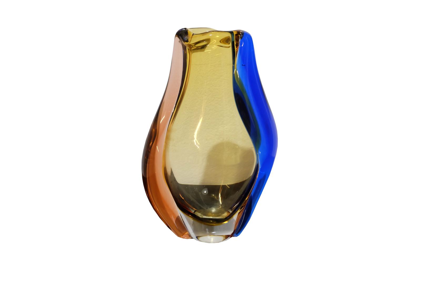 Sklenená farebná váza z hutného skla