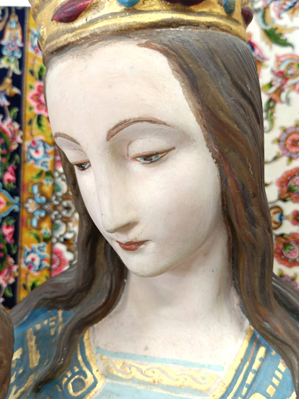 Veľká socha Madonna s Ježiskom 4