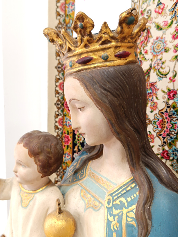 Veľká socha Madonna s Ježiskom 3