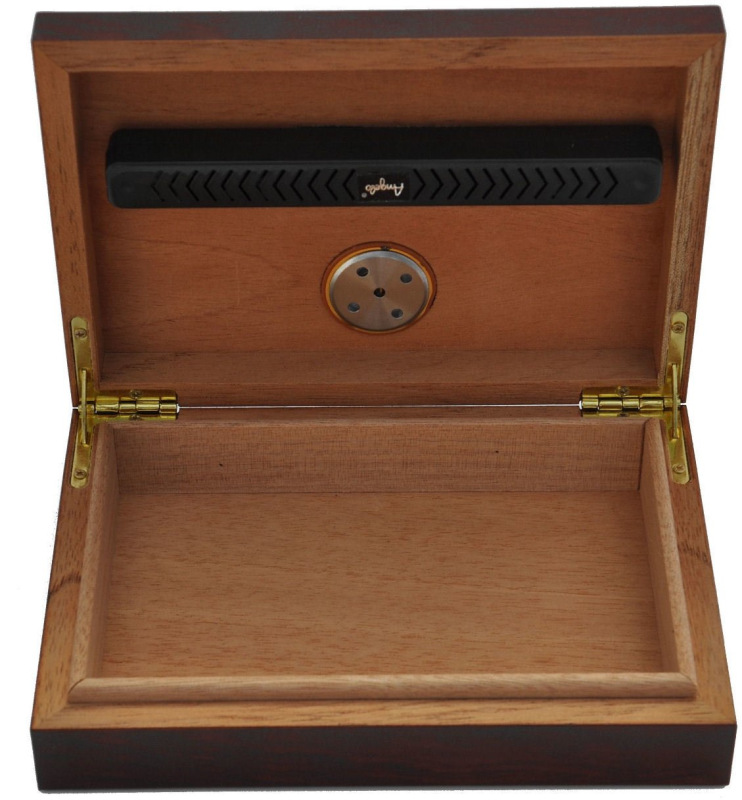 Úplne nový humidor na 10 až 15 cigár krásne drevo s dyhou 3