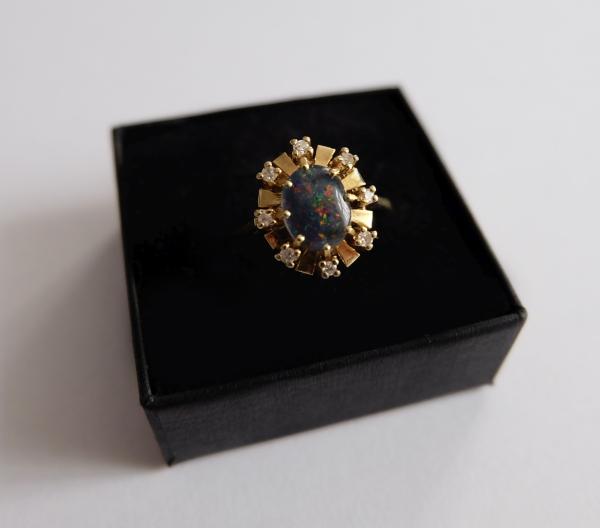 Briliantovo opálový zlatý prsteň