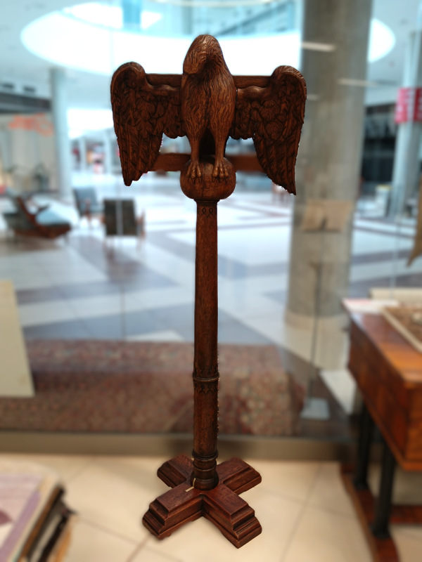 Orlí lectern / Masívny drevený stojan na čítanie
