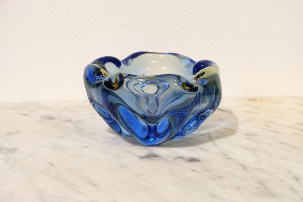 Retro popolník od Josefa Hospodku pre sklárňu Chřibská 2