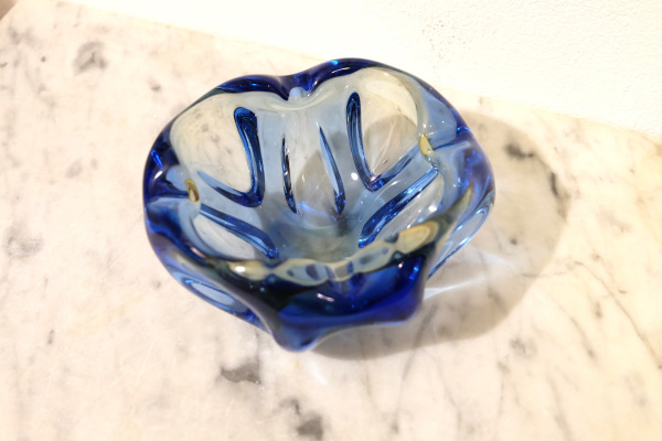 Retro popolník od Josefa Hospodku pre sklárňu Chřibská 3