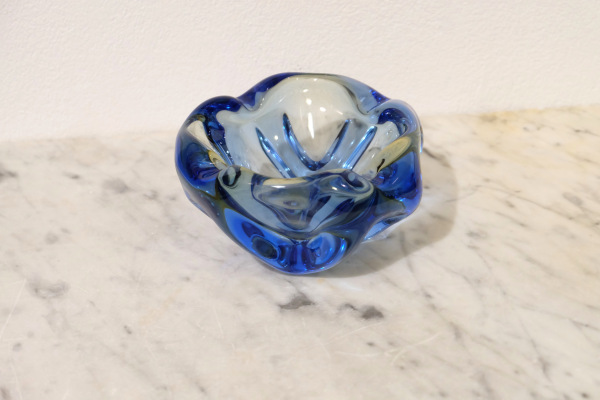 Retro popolník od Josefa Hospodku pre sklárňu Chřibská 1