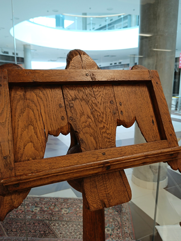 Orlí lectern / Masívny drevený stojan na čítanie 4