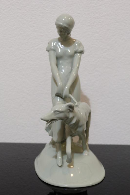 Art deco akt porcelán Dievča so psom Pirkenhammer