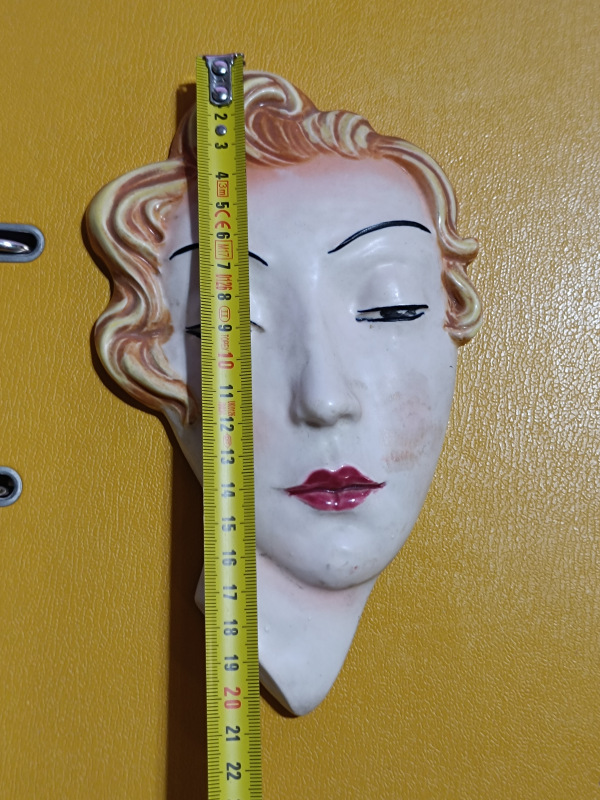 Art deco plastika na stenu 2