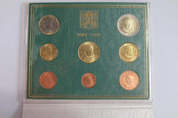 2010 Vatikán set euro mincí s Benediktom XVI