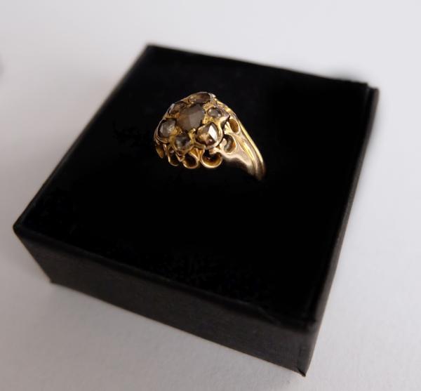 Dizajnový secesný diamantový zlatý prsteň