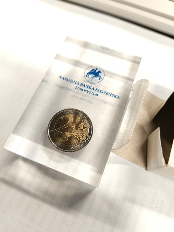 2013 Slovensko 2 euro- Konštantín a Metod. Minca zaliata v epoxide NBS 1