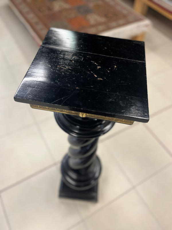 Vzácny masívny biedermeier drevený stojan na bustu 3