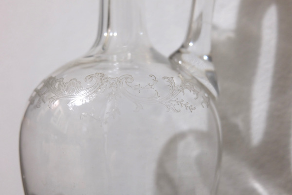 Secesná karafa na víno, zdobené sklo 2