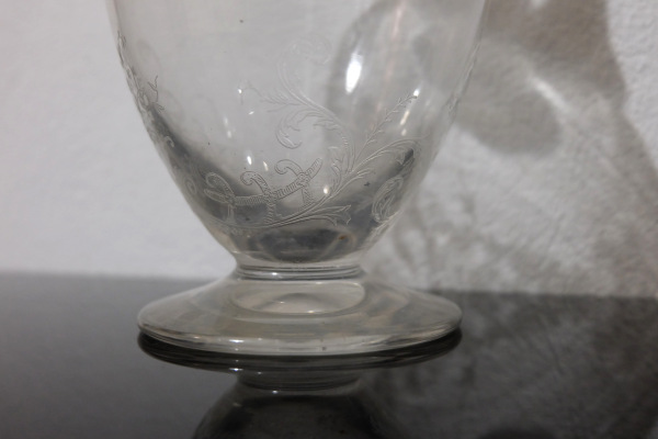 Secesná karafa na víno, zdobené sklo 1