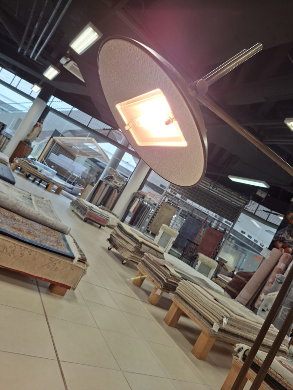 Masívna podlahová retro lampa do obývačky 1