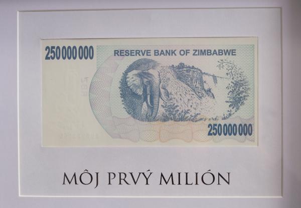 Zarámovaná miliónová bankovka Zimbabwe. Môj prvý milión.