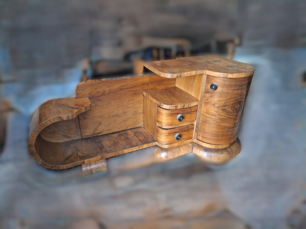Art deco dizajnový televízny stolík