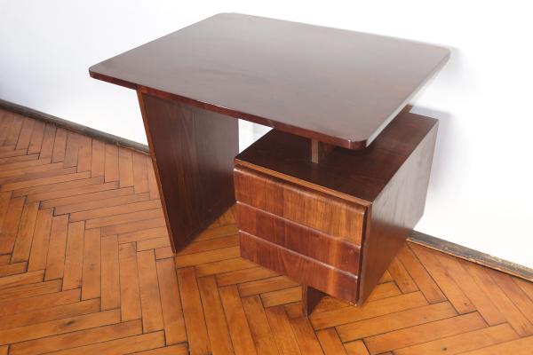 Subtílnejší písací stôl z dreva. Výborný stav