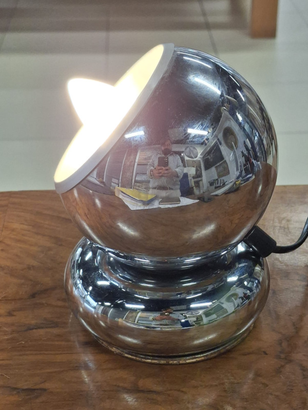 Dizajnová stolová retro lampa. Vico Magistretti pre Artemide 2
