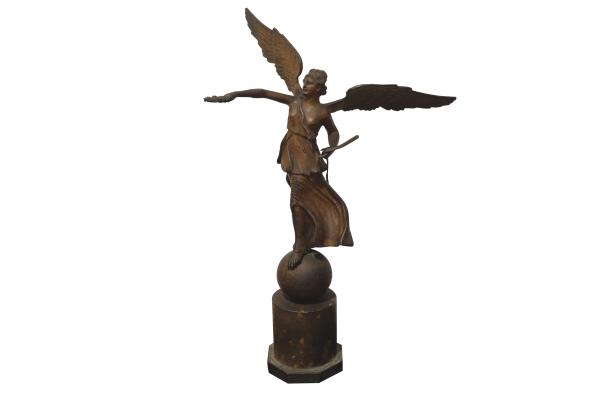 Bronzová socha bohyne víťazstva Niké