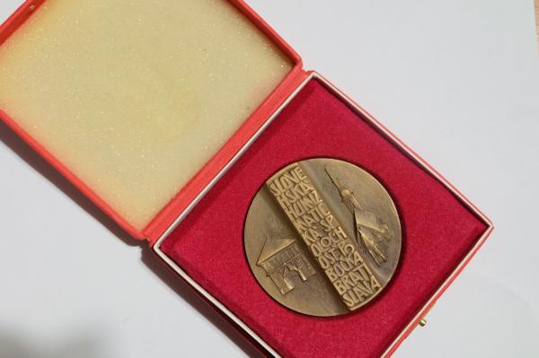 MEDAILA 1980 - Medaila pri príležitosti založenia medailérskeho klubu v Bratislave. S.N.S.