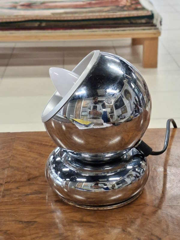 Dizajnová stolová retro lampa. Vico Magistretti pre Artemide 3