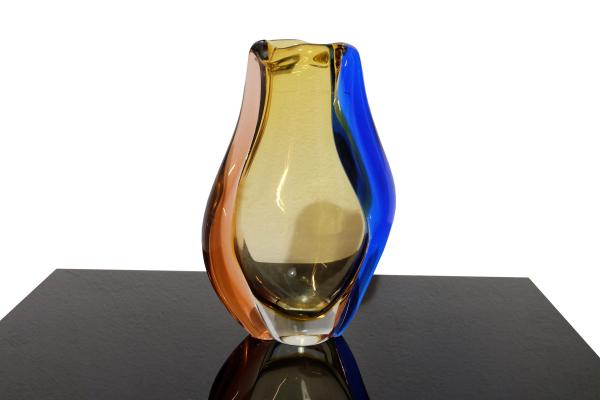 Sklenená farebná váza z hutného skla