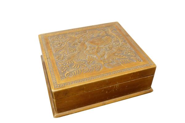 Ručne vyrezávaný zdobený humidor