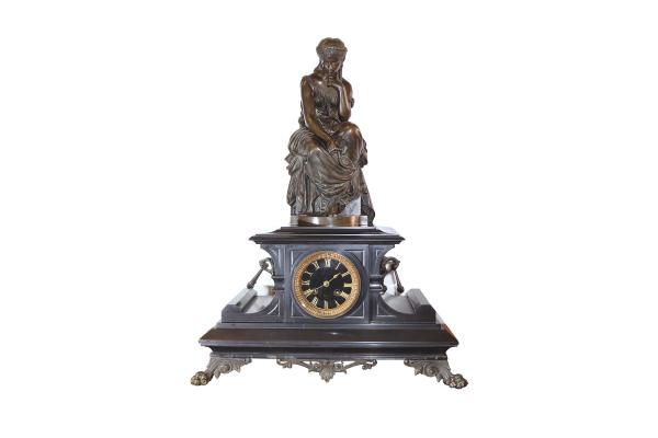 Stojaté  figurálne starožitné hodiny Moreau