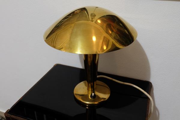 Funkcionalistická zlatá lampa na písací stôl hríbik