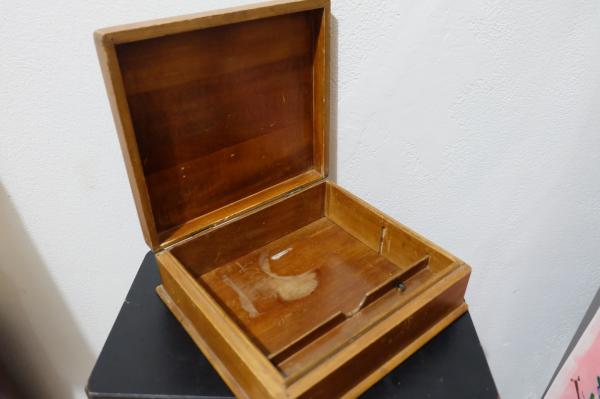 Ručne vyrezávaný zdobený humidor 2