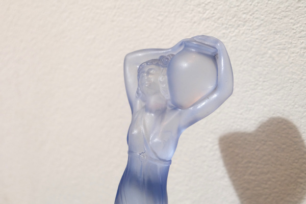 1925 Sklenená socha"Dívka se džbánem" z kolekcie skla INGRID KOMPLET! 1