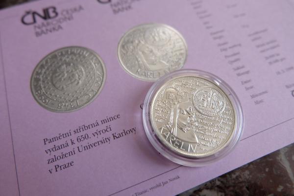 Pamätná strieborná minca 1998. 650. výročie založenia Univerzity Karlovej v Prahe 200 Kč
