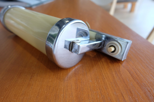 Chrómová funkcionalistická lampa na stenu 1