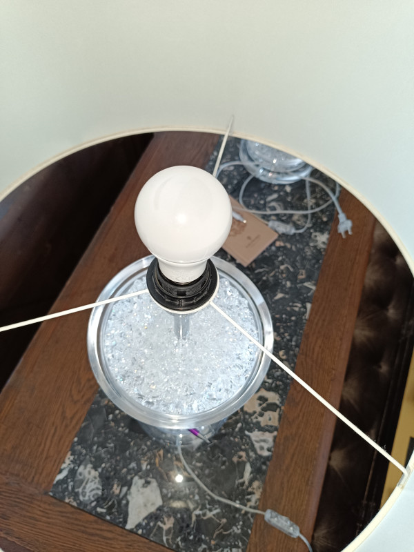 Luxusná nová nočná alebo stolová lampa zo skla a krištálu 7
