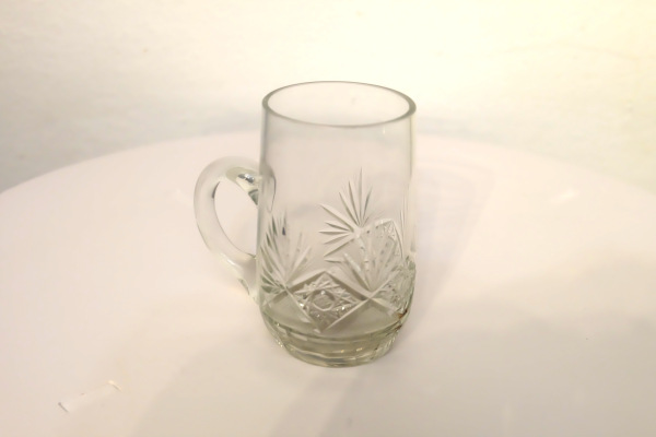 1937 Pohár z bruseného skla zo zaliatou 5 korunou 1