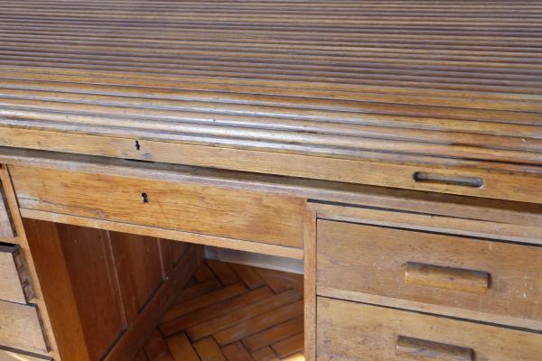 Prvorepublikový roletový písací stôl pôvodný stav