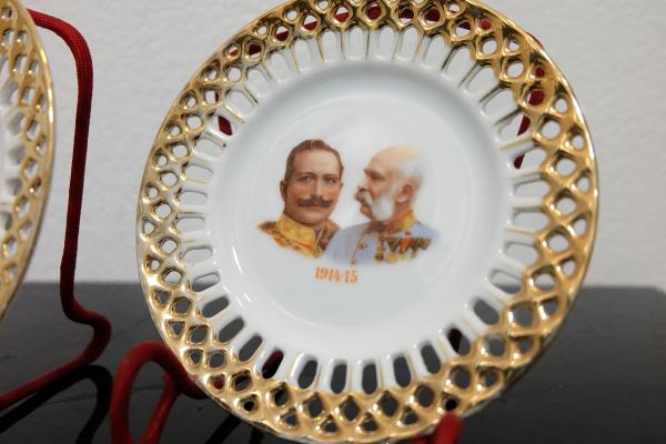 Porcelánový tanier Rakúsko Uhorsko F. Josef a Vilhelm II., top stav