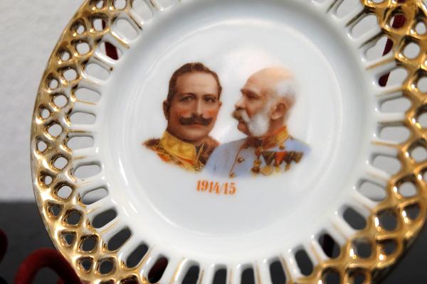 Porcelánový tanier Rakúsko Uhorsko F. Josef a Vilhelm II., top stav