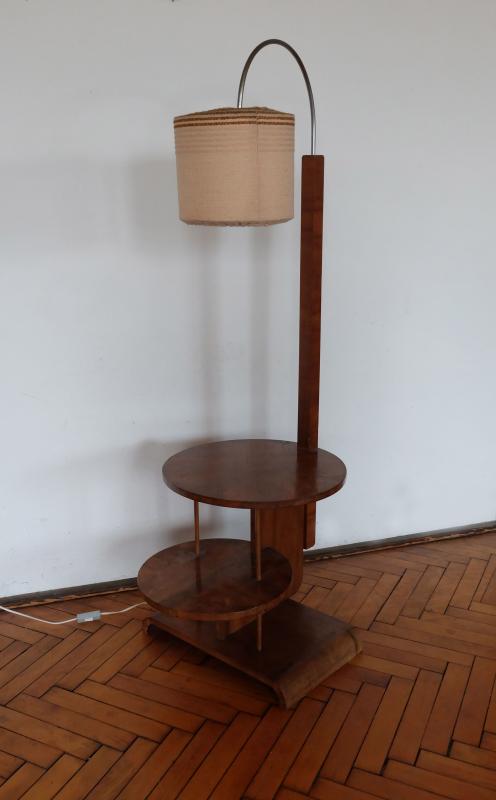 Rondokubistická stojanová lampa
